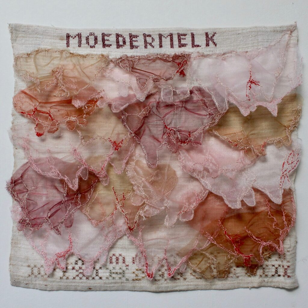 Moedermelk | hergebruikt textiel organza embroidery | 35-33 cm | 2025